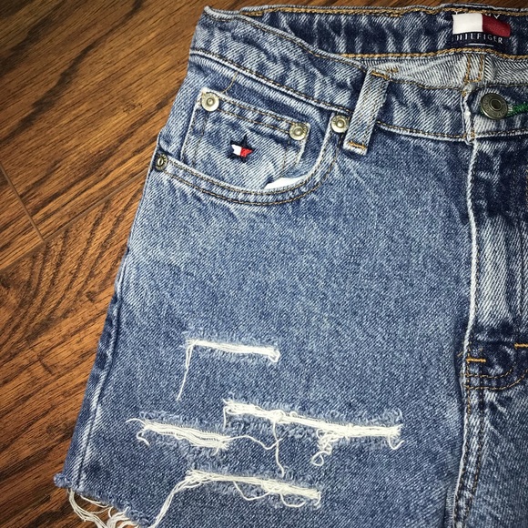 Tommy Hilfiger old fashion destroyed jean shorts - Picture 6 of 7